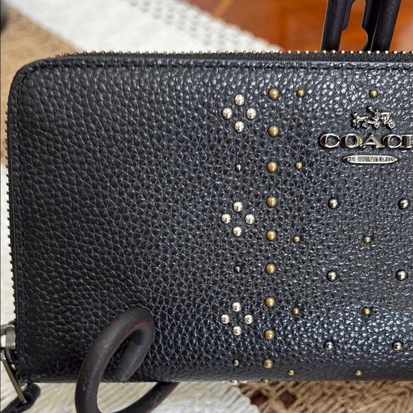 NWOT Coach Bandana Rivets Studded Black Pebbled Leather Accordion Wallet - Picture 4 of 14